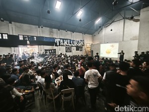 Bobotoh Padati Lokasi Nobar Persija Vs Persib di Bandung