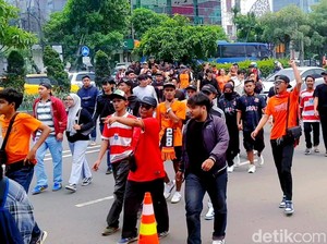 Jakmania Padati Stadion Patriot Jelang Persija Vs Persib