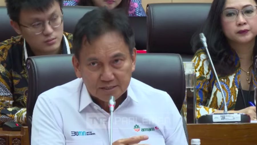 Direktur PT Aneka Tambang Tbk (Antam), Nicolas D. Kanter saat mengikuti Rapat Dengar Pendapat dengan Komisi XII DPR RI. (Tangkapan Layar Youtube Komisi XII DPR RI Channel)