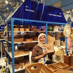 Peserta BRI UMKM EXPO(RT) Olah Limbah Jati Jadi Produk Multifungsi