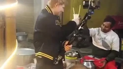 Ed Sheeran Kulineran di India, Cicip Yogurt Dingin yang Unik