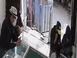 Apes Toko Emas Semarang Dijarah Tukang Gendam Berbahasa Arab-Inggris