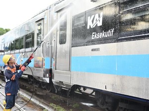 KAI Services Terapkan Smart Cleaning dengan Pembersih Modern di Stasiun