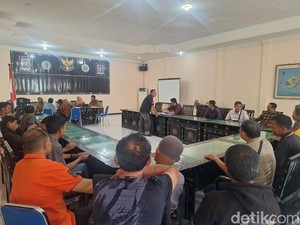 Kena PHK, Puluhan Eks Karyawan Hotel di Mataram Tuntut Sisa Gaji-Pesangon