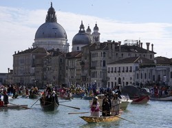 Huru-hara di Venesia Akibat Pernikahan Manusia Rp 3.654 T Huru-hara di Venesia Akibat Pernikahan Manusia Rp 3.654 T