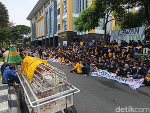 Tuding Ada Penyelewengan Uang Praktikum, Mahasiswa Untidar Demo Kampus