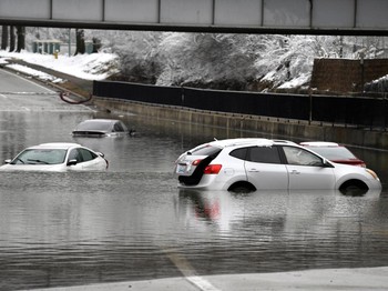 Mobil Terendam Banjir, Apa Perbaikannya Bisa Dicover Asuransi?