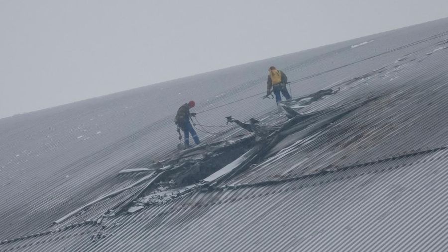Pesawat nirawak atau drone Rusia dilaporkan menghantam pembangkit listrik tenaga nuklir yang hancur di Chernobyl mengakibatkan beberapa kerusakan. (REUTERS/Gleb Garanich)