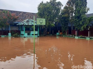 2 SLB di Margorejo Pati Kebanjiran, Siswa Difabel Dievakuasi