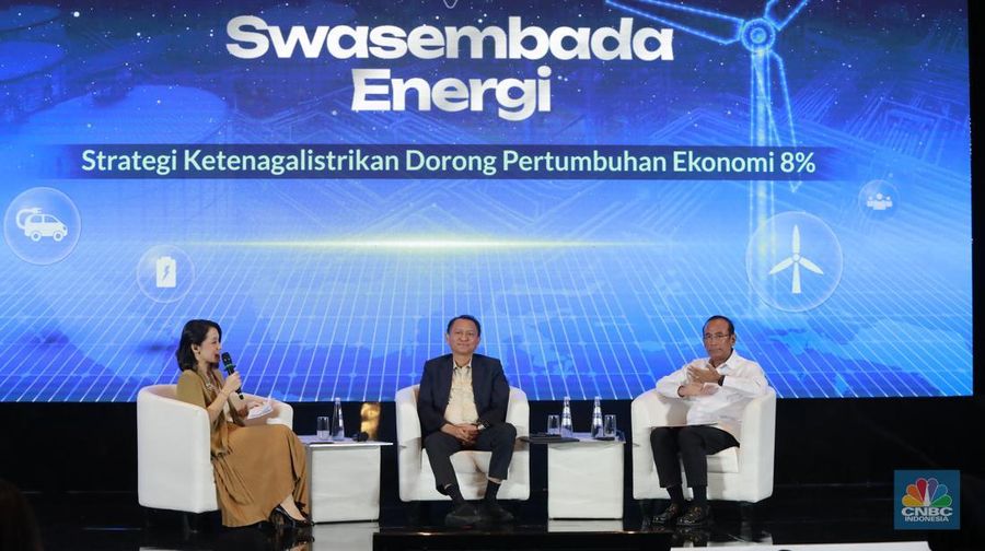 Anggota Dewan Energi Nasional Republik Indonesia, Satya Widya Yudha di acara Special Dialog Swasembada Energi di Hotel Season, Jakarta, Selasa, (18/2/2025). (վ/Muhammad Sabki)
