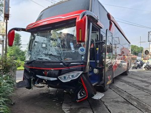 Pasutri di Blitar Tewas Tertabrak Bus Pariwisata