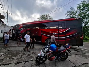 Tragis! Pasutri di Blitar Tewas Ditabrak Bus Pariwisata Ugal-ugalan