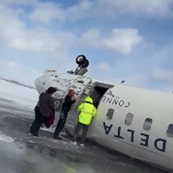 Detik-Detik Kepanikan Penumpang Delta Airlines saat Pesawat Terbalik