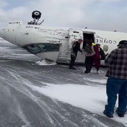 Video Delta Air Kecelakaan saat Mendarat & Terbalik, Hantam Landasan