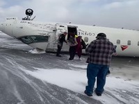 Video Delta Air Kecelakaan saat Mendarat & Terbalik, Hantam Landasan