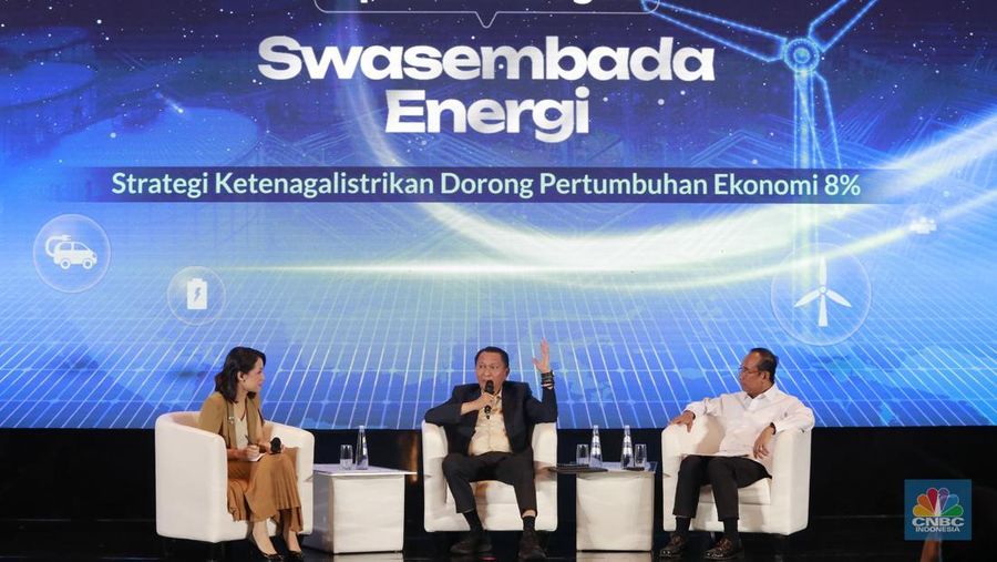 Ketua Komisi XII DPR RI Bambang Patijaya, di acara Special Dialog Swasembada Energi di Hotel Season, Jakarta, Selasa, (18/2/2025). (CNBC Indonesia/Muhammad Sabki)
