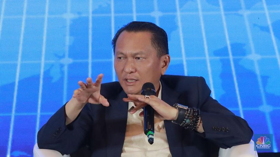 Ketua Komisi XII DPR RI Bambang Patijaya, di acara Special Dialog Swasembada Energi di Hotel Season, Jakarta, Selasa, (18/2/2025). (CNBC Indonesia/Muhammad Sabki)