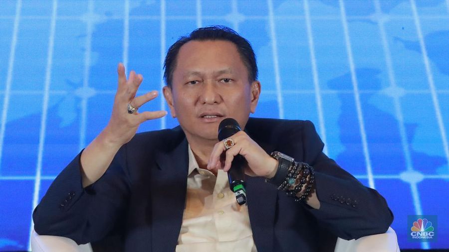 Ketua Komisi XII DPR RI Bambang Patijaya, di acara Special Dialog Swasembada Energi di Hotel Season, Jakarta, Selasa, (18/2/2025). (CNBC Indonesia/Muhammad Sabki)