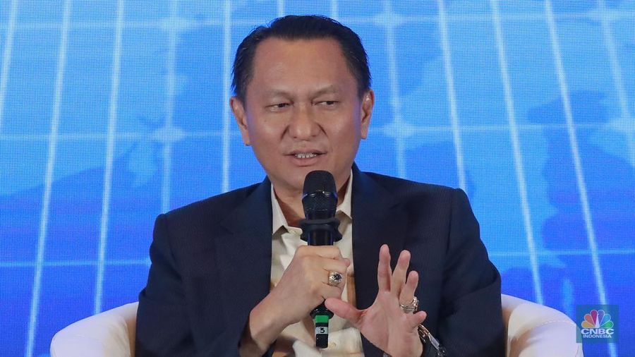 Ketua Komisi XII DPR RI Bambang Patijaya, di acara Special Dialog Swasembada Energi di Hotel Season, Jakarta, Selasa, (18/2/2025). (CNBC Indonesia/Muhammad Sabki)