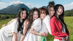 Video: Pesona Ceria Kiiikiii Adik IVE di MV DEBUT SONG