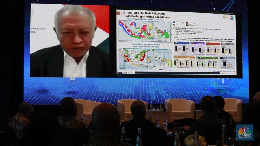 Penasihat Khusus Presiden Urusan Energi, Purnomo Yusgiantoro memberi sambutan secara virtual di acara Special Dialog Swasembada Energi, di Hotel Four Season Jakarta, Selasa (18/2/2025). (CNBC Indonesia/Muhammad Sabki)