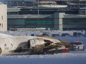 Delta Air Terbalik, CEO Bandara Ungkap Kunci Seluruh Penumpang Selamat