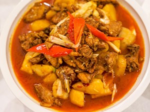 Resep Kari Merah Ayam dan Kentang, Pedas Gurih Untuk Lauk Bekal