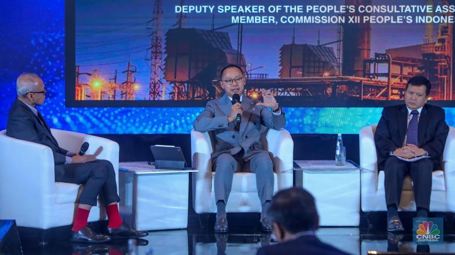 Wakil Ketua MPR RI, Eddy Soeparno menyampaikan pemaparan dalam acara Road To Outlook Energy Edition With ExxonMobil bertajuk