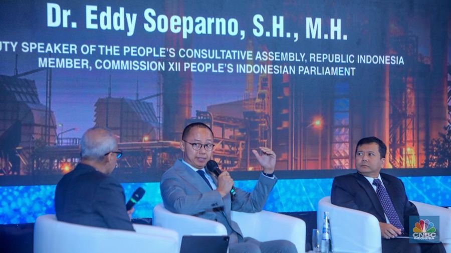 Wakil Ketua MPR RI, Eddy Soeparno menyampaikan pemaparan dalam acara Road To Outlook Energy Edition With ExxonMobil bertajuk