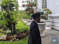 Guru Besar ITB Brian Yuliarto Tiba di Istana: Seskab Minta Saya Hadir