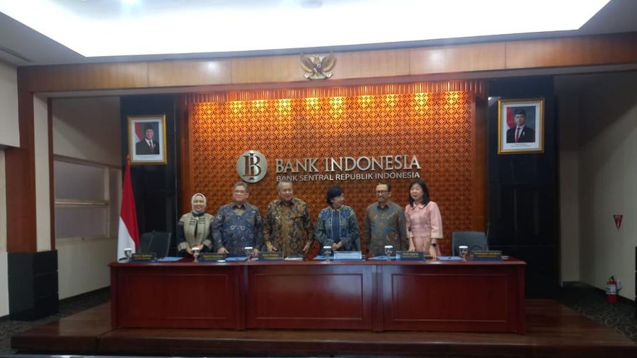 Gubernur Bank Indonesia, Perry Warjiyo saat menyampaikan Hasil Rapat Dewan Gubernur Bulan Februari 2025. (վ/Arrijal Rachman)