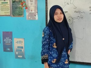 Kegigihan Sari, Guru Disabilitas yang Manfaatkan Teknologi untuk Didik Siswa