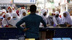 Melihat Pameran Buku Tahunan di Bangladesh