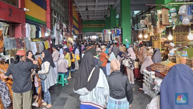 Ramadan Menghitung Hari, Pasar Tanah Abang Padat-Pedagang Cerita Gini