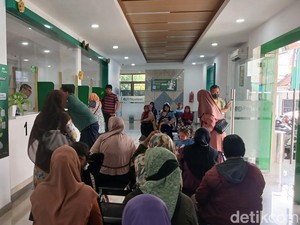 Pegadaian Diserbu Warga Pasuruan Jelang Ramadan