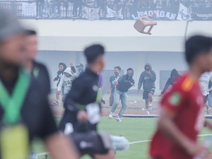 Fakta Suporter Persela Ngamuk hingga Rusak-Bakar Stadion Tuban