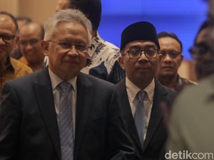 Mantan Mendikti Menjelang Lengser: Beberes Rumah Dinas hingga Tinggalkan Kantor