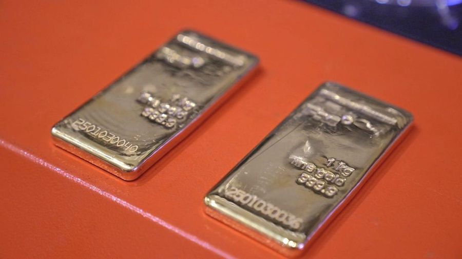 PT Freeport Indonesia memproduksi emas batangan dengan kemurnian 99,99% dari fasilitas Precious Metal Refinery (PMR) di Gresik, Jawa Timur. (Dok. PT Freeport Indonesia)