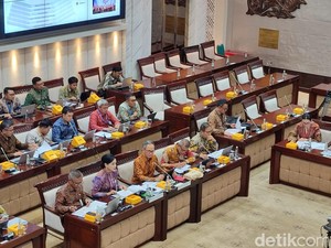 OJK Terima Aduan Terbanyak soal Debt Collector