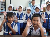 Pakai Cara Ini, WSP Beri 'Pengalaman' Siswa SDN Jadi Petugas Tol