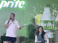 Cerita Masa Kecil Dian Sastrowardoyo: Jajan Minuman Es di Plastik