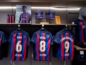 Jersey Messi Masih Laku Dibeli Suporter Barcelona Musim Ini