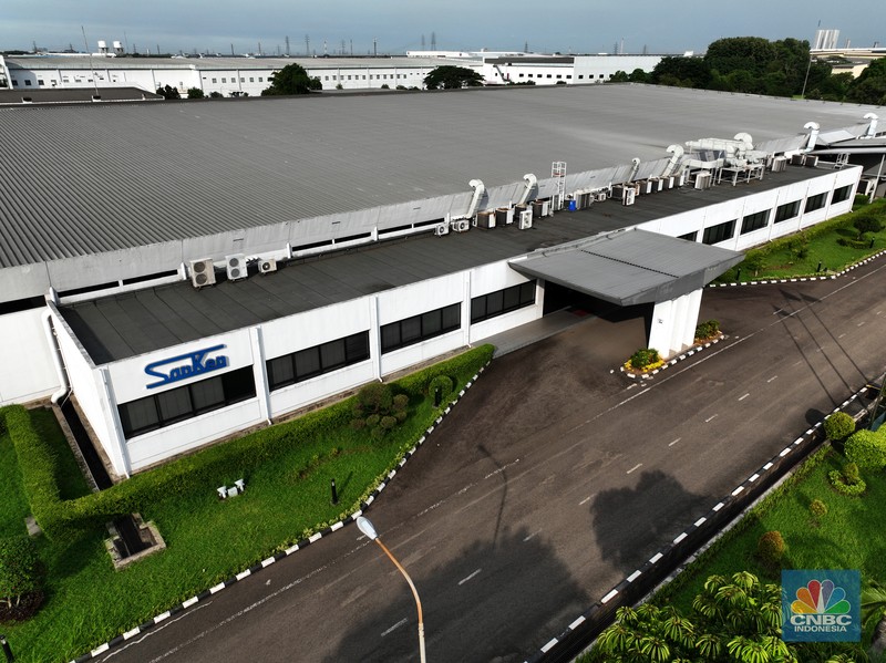 Foto udara memperlihatkan Pabrik PT Sanken Indonesia di Kawasan Industri MM2100, Cikarang, Jawa Barat, Kamis (20/2/2025). Pabrik PT Sanken Indonesia akan menghentikan produksi pada Juni 2025. Saat ini, aktivitas produksi masih berlangsung. (CNBC Indonesia/Tias Budiarto) Foto udara memperlihatkan Pabrik PT Sanken Indonesia di Kawasan Industri MM2100, Cikarang, Jawa Barat, Kamis (20/2/2025). Pabrik PT Sanken Indonesia akan menghentikan produksi pada Juni 2025. Saat ini, aktivitas produksi masih berlangsung. (CNBC Indonesia/Tias Budiarto)