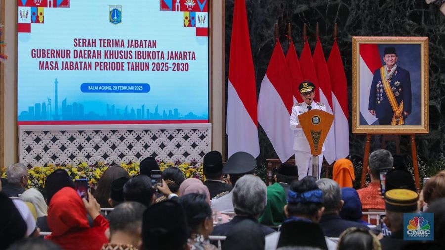 Gubernur dan Wakil Gubernur Jakarta Periode 2025-2023, Pramono Anung dan Rano Karno atau Si Doel tiba di Balai Kota, Jakarta, Kamis (20/2/2025). (CNBC Indonesia/Faisal Rahman)