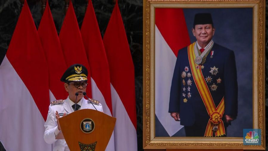 Gubernur dan Wakil Gubernur Jakarta Periode 2025-2023, Pramono Anung dan Rano Karno atau Si Doel tiba di Balai Kota, Jakarta, Kamis (20/2/2025). (CNBC Indonesia/Faisal Rahman)