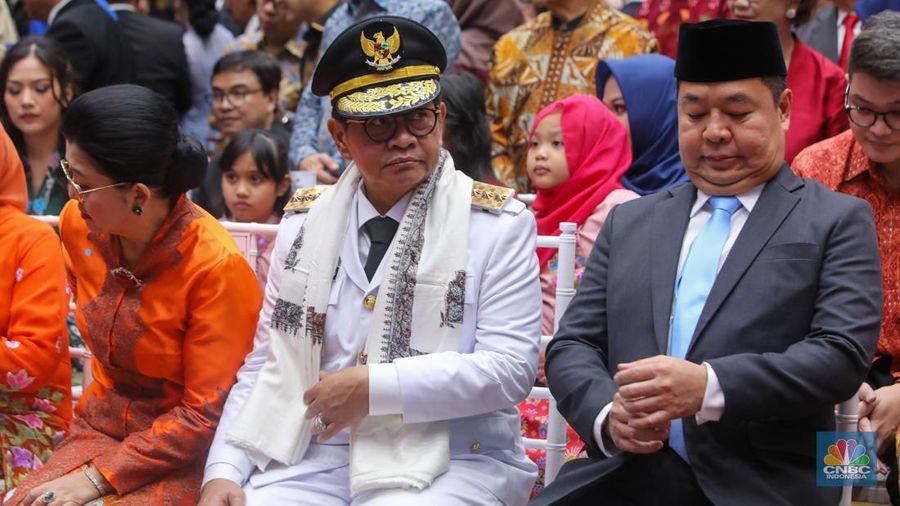 Gubernur dan Wakil Gubernur Jakarta Periode 2025-2023, Pramono Anung dan Rano Karno atau Si Doel tiba di Balai Kota, Jakarta, Kamis (20/2/2025). (CNBC Indonesia/Faisal Rahman)