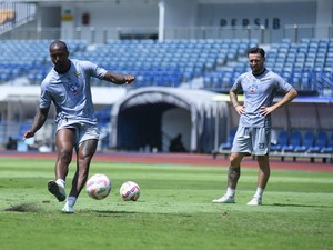 Jadwal Persebaya Vs Persib: Menanti Sentuhan Magis David da Silva