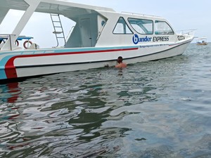 Asal Oli yang Cemari Pantai Bangsring Banyuwangi Ditelusuri