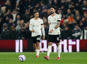 Arne Slot Bantah Performa Liverpool Menurun