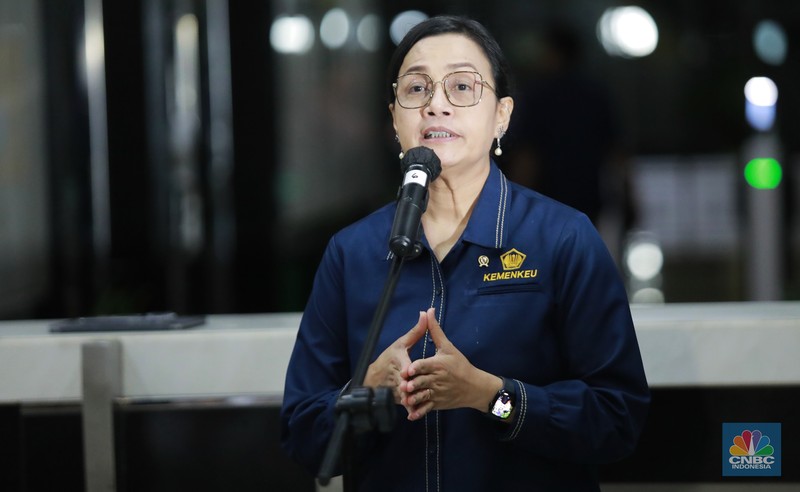 Menteri Keuangan Sri Mulyani bersama Menteri Perumahan dan Kawasan Permukiman (PKP) Maruarar Sirait atau biasa dipanggil Ara, Menteri BUMN Erick Thohir dan Gubernur Bank Indonesia (BI) Perry Warjiyo usai rapat tertutup membahas program 3 juta rumah di Kantor Kementerian Keuangan, Jakarta Rabu (19/2/2025) malam. (CNBC Indonesia/Muhamad Sabki) Menteri Keuangan Sri Mulyani bersama Menteri Perumahan dan Kawasan Permukiman (PKP) Maruarar Sirait atau biasa dipanggil Ara, Menteri BUMN Erick Thohir dan Gubernur Bank Indonesia (BI) Perry Warjiyo usai rapat tertutup membahas program 3 juta rumah di Kantor Kementerian Keuangan, Jakarta Rabu (19/2/2025) malam. (CNBC Indonesia/Muhamad Sabki)